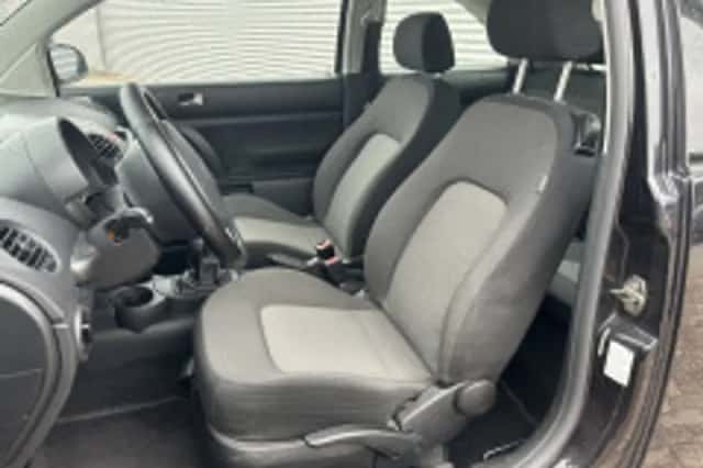 Volkswagen New-beetle (2006) thumbnail 4