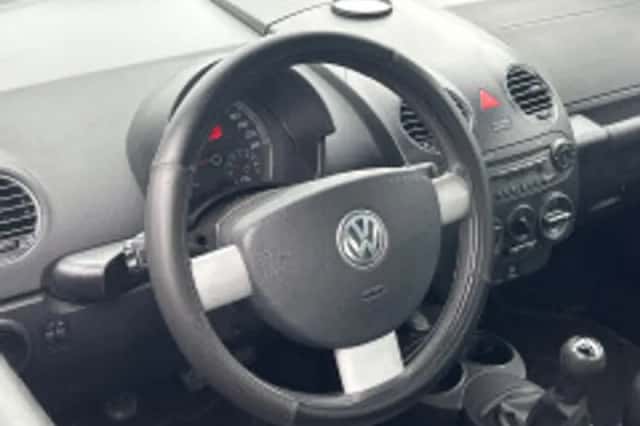 Volkswagen New-beetle (2006) thumbnail 6