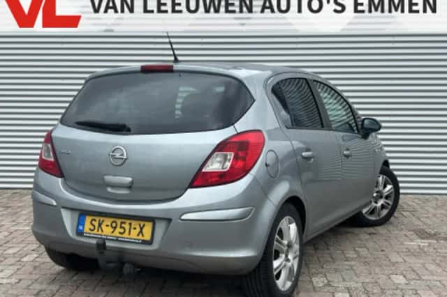 Opel Corsa (2011) thumbnail 2