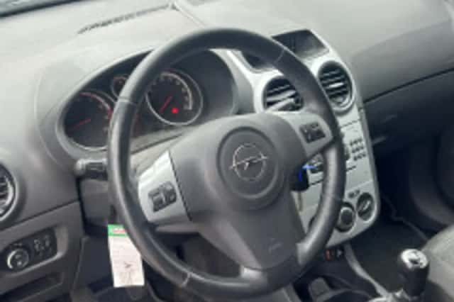 Opel Corsa (2011) thumbnail 6