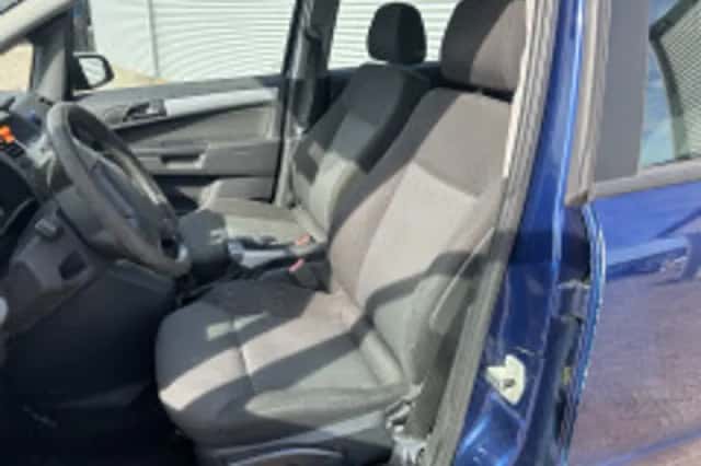 Opel Zafira (2008) thumbnail 5