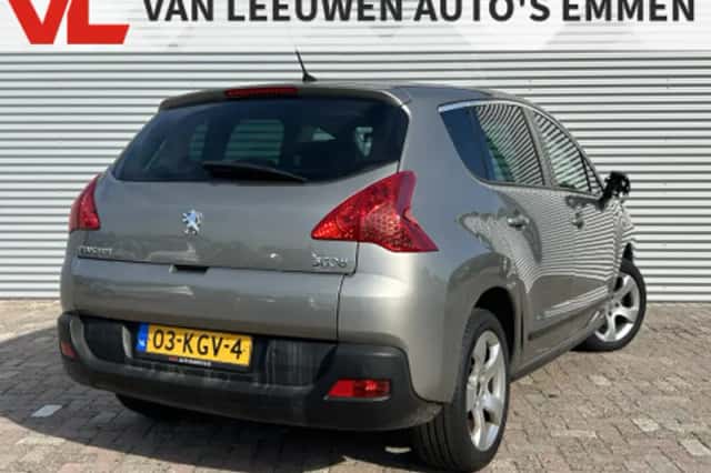 Peugeot 3008 (2009) thumbnail 2
