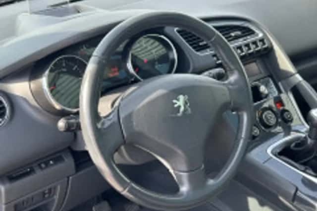 Peugeot 3008 (2009) thumbnail 5