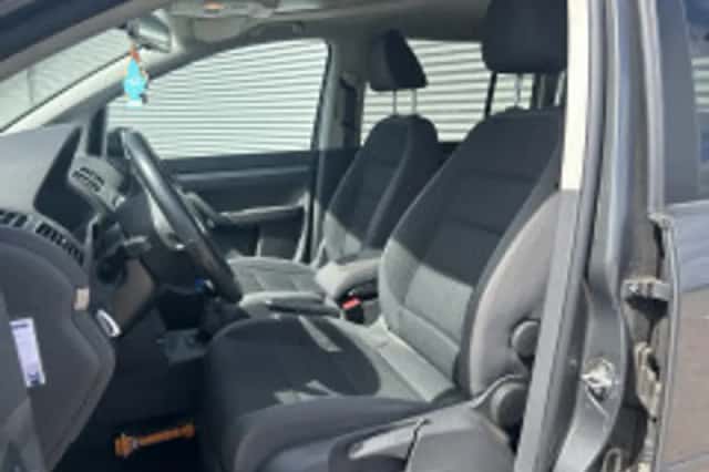 Volkswagen Touran (2010) thumbnail 3