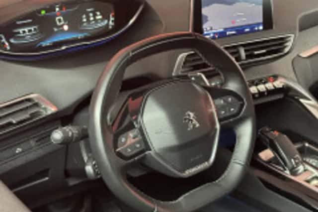 Peugeot 3008 (2018) thumbnail 3