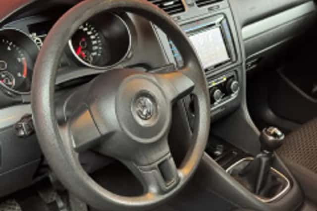 Volkswagen Golf (2012) thumbnail 3