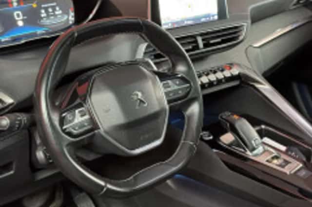 Peugeot 3008 (2018) thumbnail 3