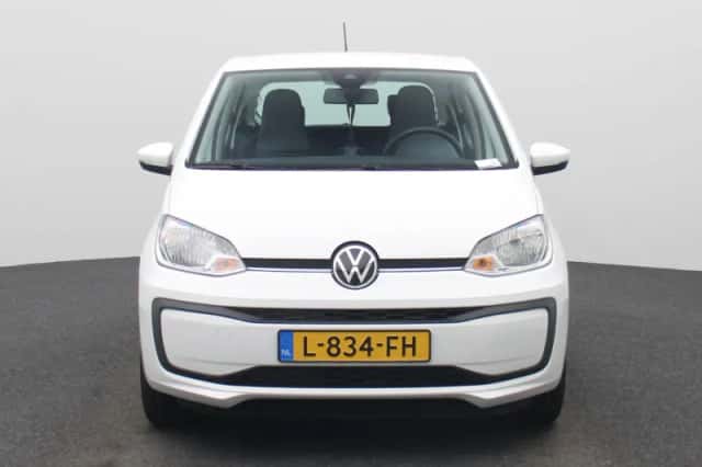 Volkswagen Up! (2021) thumbnail 3