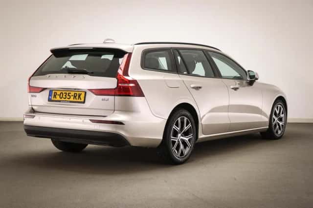 Volvo V60 (2022) thumbnail 2