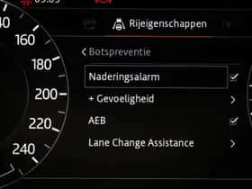 Land Rover Range Rover Velar (2019) thumbnail 41