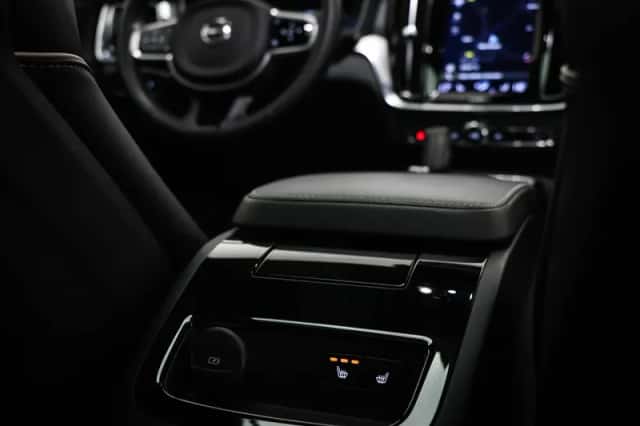 Volvo V60 (2021) thumbnail 3