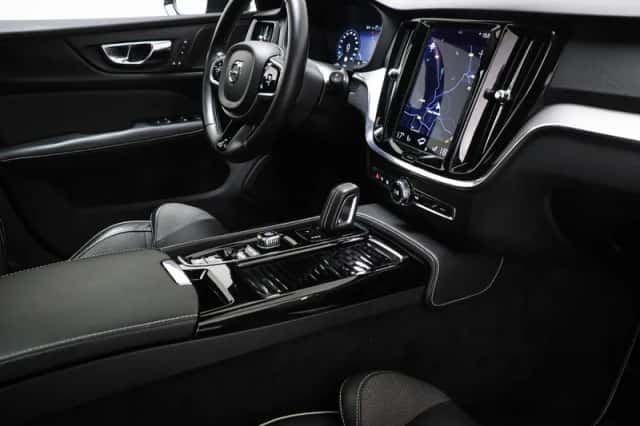 Volvo V60 (2021) thumbnail 4