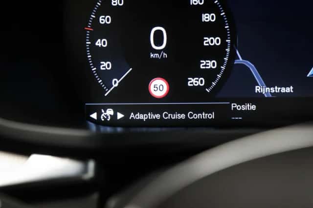 Volvo V60 (2021) thumbnail 6
