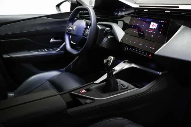 Peugeot 308 (2023) thumbnail 3