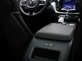 Volvo XC60 (2023) thumbnail 3
