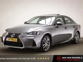 Lexus IS (2018) thumbnail 1