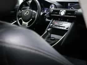 Lexus IS (2018) thumbnail 12