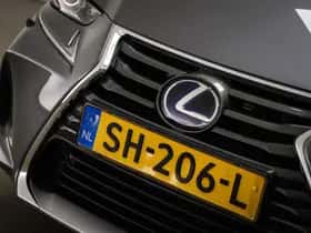 Lexus IS (2018) thumbnail 15