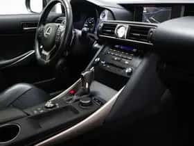 Lexus IS (2018) thumbnail 3