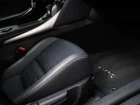 Lexus IS (2018) thumbnail 10