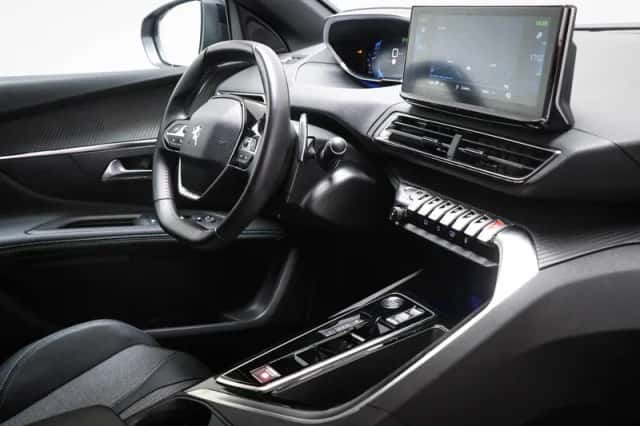 Peugeot 3008 (2024) thumbnail 3