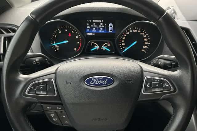 Ford Kuga (2018) thumbnail 4