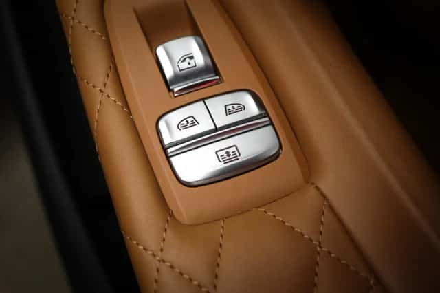 BMW 7-Serie (2019) thumbnail 4