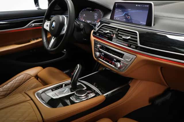 BMW 7-Serie (2019) thumbnail 6