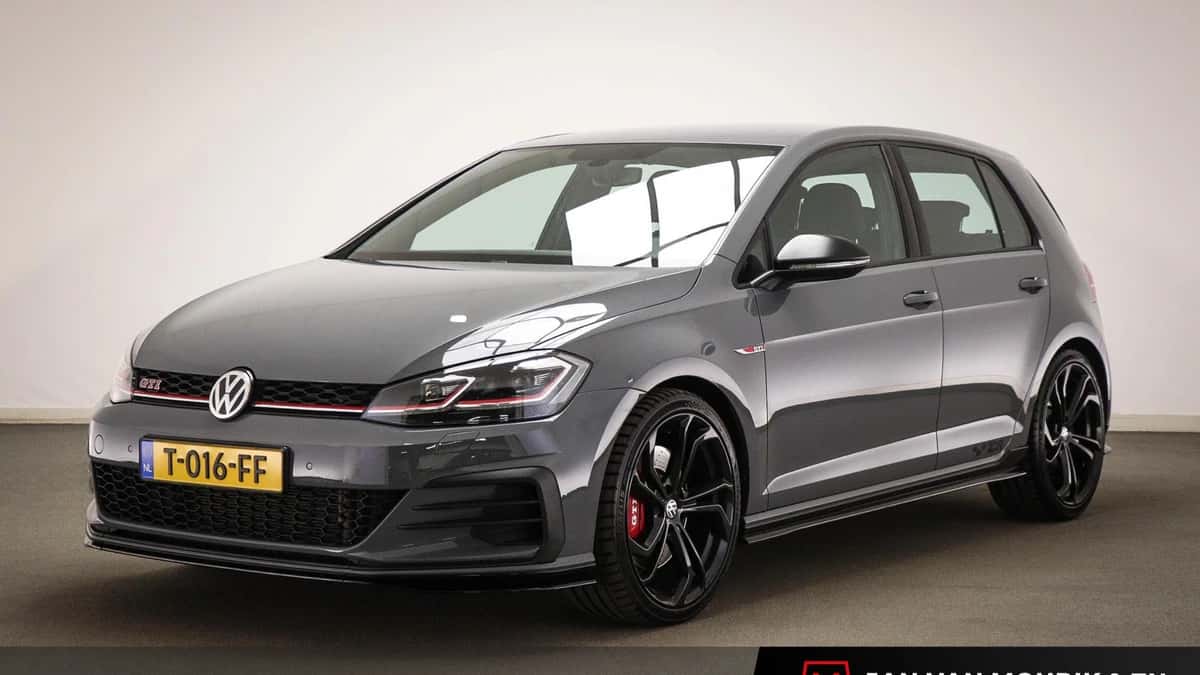Volkswagen Golf (2019) — foto 1
