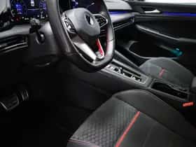Volkswagen Golf (2021) thumbnail 32