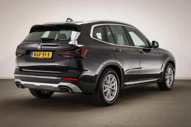 BMW X3 (2022) thumbnail 2