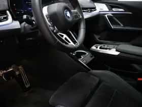 BMW iX2 (2024) thumbnail 36