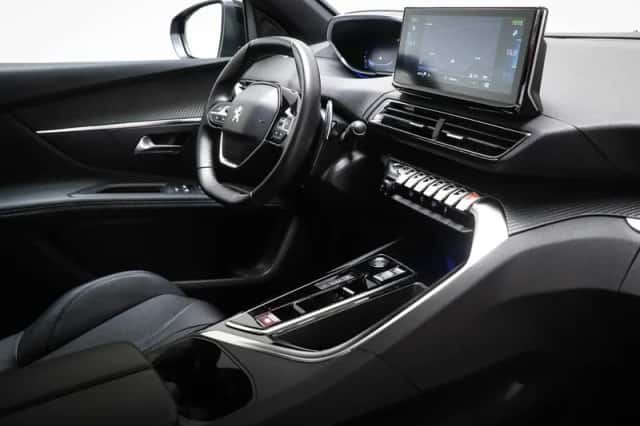 Peugeot 3008 (2024) thumbnail 3