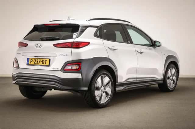 Hyundai Kona (2021) thumbnail 2