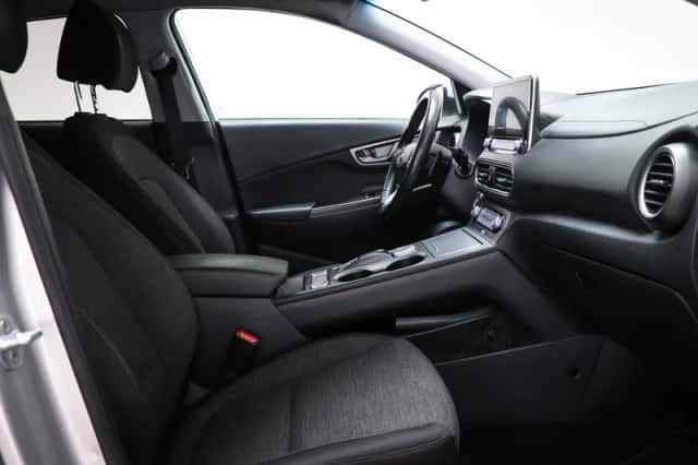 Hyundai Kona (2021) thumbnail 4
