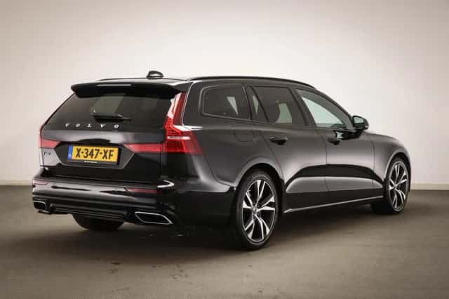 Volvo V60 (2021) thumbnail 2