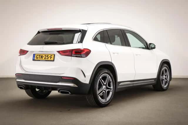 Mercedes-Benz GLA (2023) thumbnail 2