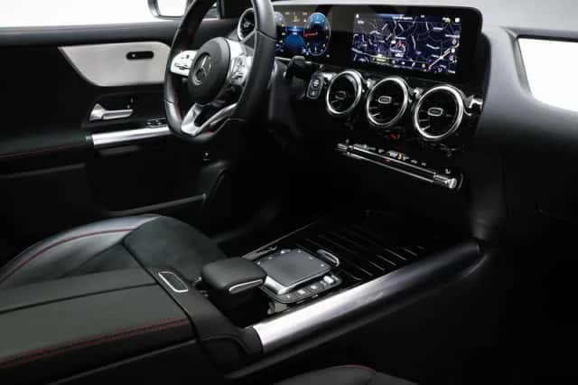 Mercedes-Benz GLA (2023) thumbnail 3