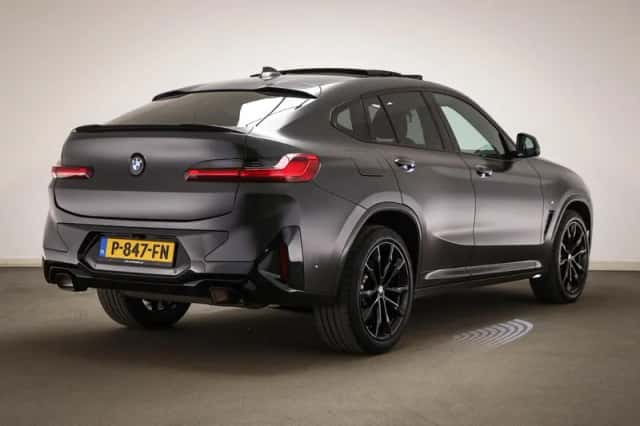 BMW X4 (2022) thumbnail 2