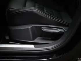 Volkswagen Golf (2018) thumbnail 32
