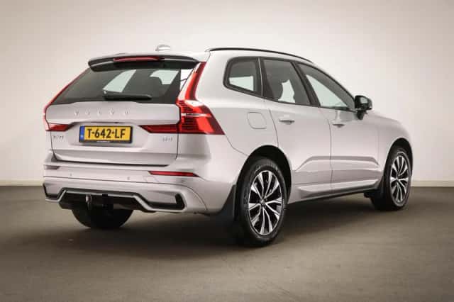 Volvo XC60 (2023) thumbnail 2