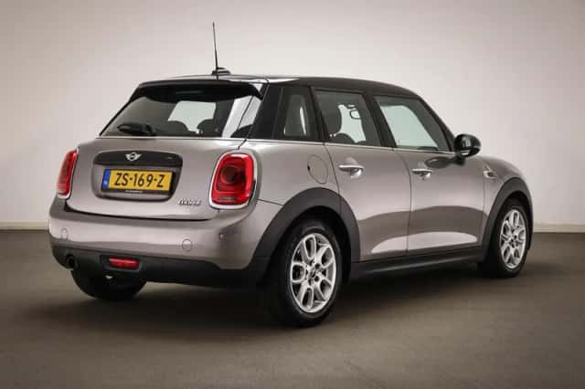 MINI Cooper (2016) thumbnail 2