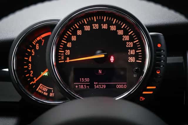 MINI Cooper (2016) thumbnail 5