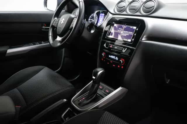Suzuki Vitara (2023) thumbnail 3