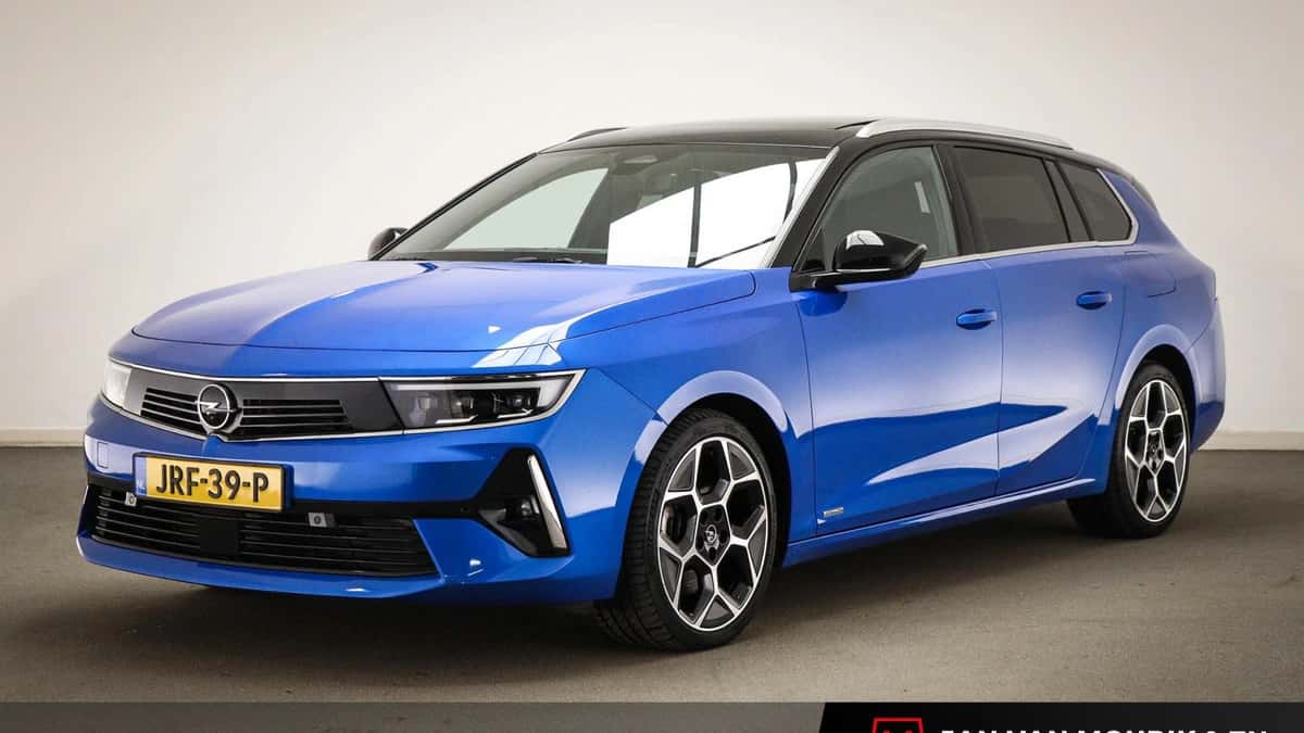 Opel Astra (2023) — foto 1