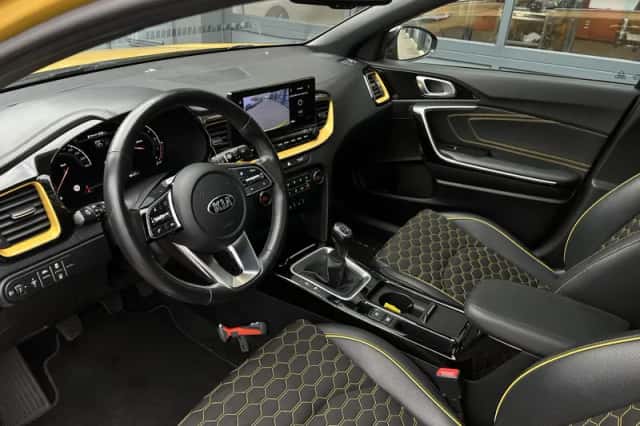 Kia XCeed (2019) thumbnail 3