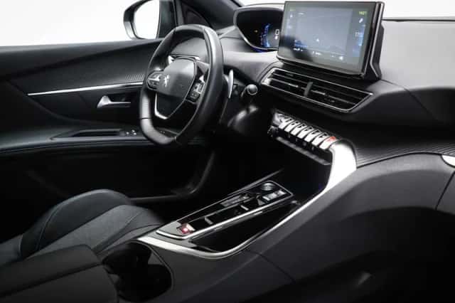 Peugeot 3008 (2024) thumbnail 3