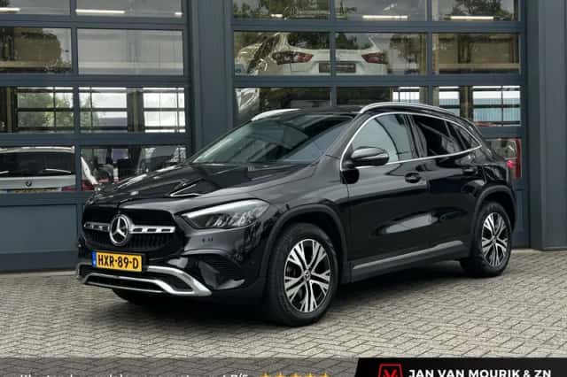 Mercedes-Benz GLA (2023) thumbnail 1