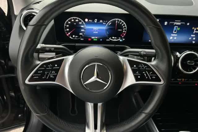 Mercedes-Benz GLA (2023) thumbnail 4