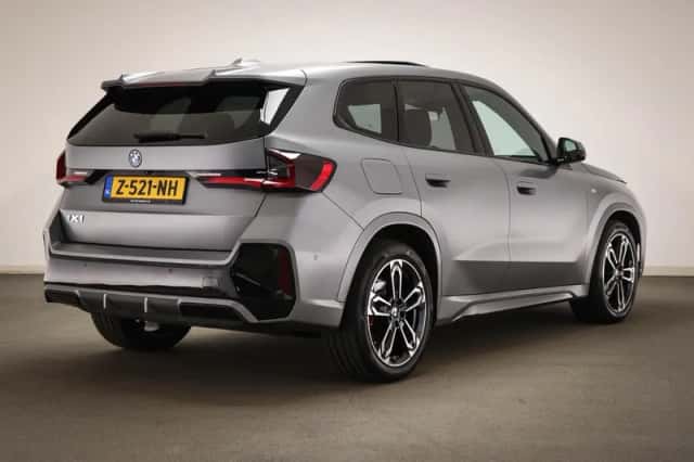 BMW iX1 (2024) thumbnail 2